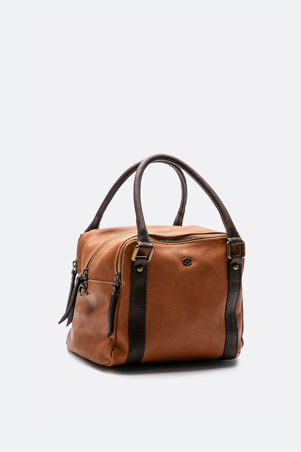 Divina Cuoio donna Barone firenze