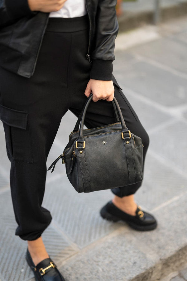 Divina Black donna Barone firenze